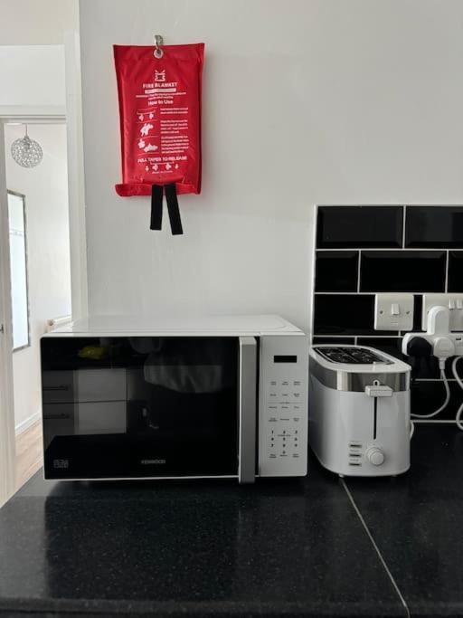 2 Bed In Sinfin Apartment *